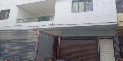 Casa en VENTA cerca a (El hostipal San Juan de Dios, coliseo Ruben Dario Quintero y plaza de mercado), vivienda bifamiliar, (urbano - residencial). Consolidación nivel 2, multifamiliar, 5 pisos. 2 pisos + terraza.