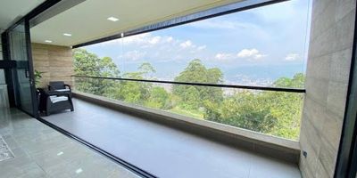  Amplia casa en unidad residencial cerrada – 262 m² de confort y estilo

Disfruta de la comodidad y el espacio que tu familia merece en esta hermosa casa de 262 m², ubicada en una unidad residencial cerrada con excelente seguridad y ambiente tranquilo.

 Características principales:

 3 alcobas amplias, ideales para el descanso

 Estudio o sala de TV, perfecta para trabajar desde casa o disfrutar en familia

 4 baños distribuidos estratégicamente

 Parqueadero privado

 Espacios generosos y bien distribuidos, con excelente iluminación natural

 Unidad residencial cerrada con:

Vigilancia 24/7

Portería

Zonas verdes

Tranquilidad y privacidad

Ubicada en una zona estratégica, cerca de colegios, supermercados, centros comerciales y vías principales.

 Ideal para familias que buscan amplitud, seguridad y calidad de vida.

 ¡Contáctanos y agenda tu visita hoy mismo!