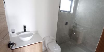 Vive en un lugar ideal, disfrutando un apartamento con acabados de lujo, amplios e iluminados  espacios para que disfrutes gratos momentos con tu familia y amigos, fácil acceso, zona muy tranquila y segura.