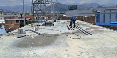 Arrendamos Edificio Comercial, de 4 pisos independientes, más terraza, sobre lote de 225 m2, para un total construido de 900 m2 más terraza de 225 m2. Se entrega totalmente terminado, con ascensor (mixto) incluido. ubicado sobre vía principal del barrio La Nueva Floresta de Cali, Valle del Cauca. Valor del canon: $22.000.000 más IVA (19%) $4.180.000 para un total de: $26.180.000 con contrato mínimo de 3 años. Éste inmueble, también, se encuentra en VENTA.