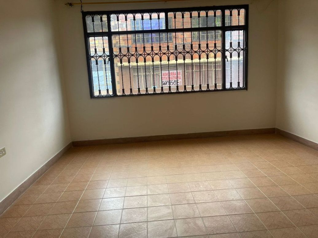 Casa de 11 alcobas en venta en La Acacia, Bogotá, 340 m² · foto 11 de 18