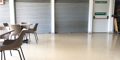 Local en alquiler, esta en todo Ayacucho frente al tranvia, estacion Tricentenario,  Smart Fit en el segundo piso, 12.85 metros, especial para restaurante, red de gas. 
