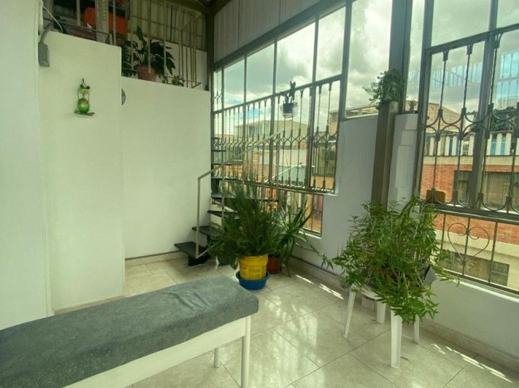 Casa de 4 alcobas en venta en Ub. El Pireo, Bogotá, 216 m² · foto 4 de 16