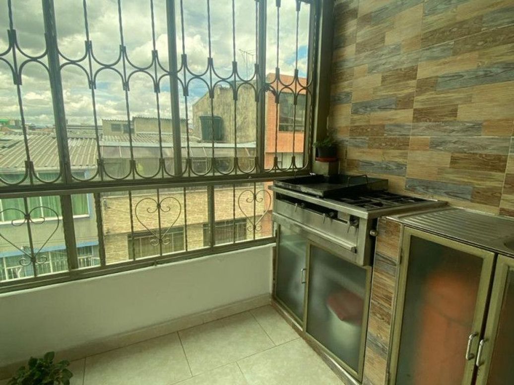 Casa de 4 alcobas en venta en Ub. El Pireo, Bogotá, 216 m² · foto 9 de 16