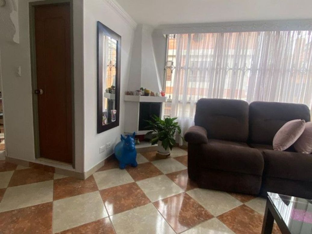 Casa de 4 alcobas en venta en Ub. El Pireo, Bogotá, 216 m² · foto 12 de 16