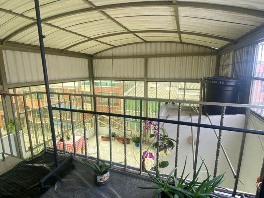Casa de 4 alcobas en venta en Ub. El Pireo, Bogotá, 216 m² · foto 3 de 16