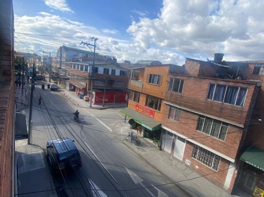 Casa de 6 alcobas en venta en Carvajal, Bogotá, 410 m² · foto 4 de 7