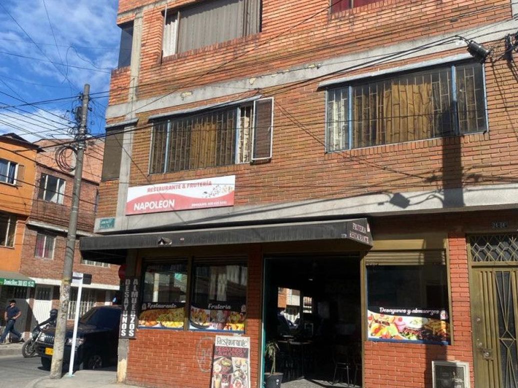 Casa de 6 alcobas en venta en Carvajal, Bogotá, 410 m² · foto 7 de 7