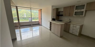 Apartamento en arriendo sector Norteamérica.

Inmueble con 70 mts2, 3 alcobas, 2 baños, cocina integral, sala comedor, zona de ropas, balcón, parqueadero y cuarto útil.

La unidad cuenta con portería 24/7, cámaras de vigilancia, lobby, gimnasio, salón de juegos, piscina, zona infantil, gimnasio para bebés, cancha y parqueadero de visitantes.
