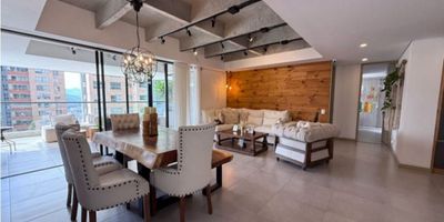 Se Vende Apartamento En Envigado, Loma de las brujas 

Área 147 mts2 
Nivel 6

Excelente Ubicación 

Amplios Espacios Distribuidos en 3 Alcobas, 3 baños, ,Sala Comedor, Cocina Integral, Zona de Ropas, Balcón ,Terraza, 2 parqueaderos, Cuarto Útil 

Unidad cerrada, vigilancia 24 horas, piscina, sauna, turco,Salon social, cancha de squash,Gimnasio, Zona de BBQ , zona Verdes
Estrato 5
Admom $ 686 Mensual 
Precio $ 1330 Millones Negociables