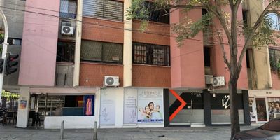 Se arrienda apartamento amplio de 2 alcobas en el tradicional y acogedor barrio Boston, ideal para quienes valoran la solidez y el estilo clásico de los inmuebles de antes.
Espacios generosos y distribución funcional, cocina tradicional y zona de labores independiente, ubicación estratégica, cerca de transporte, parques, tiendas y más.
Este apartamento antiguo tiene ese encanto especial que lo hace único.
Perfecto para parejas, familias pequeñas o personas solas que buscan vivir en una zona tranquila y central de la ciudad.