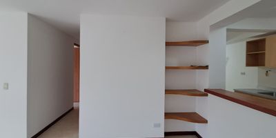 Se arrienda acogedor apartamento en Belen Fatima, ubicado en una unidad residencial completa y muy tranquila, ideal para vivir en familia. El apartamento cuenta con excelente iluminacion natural, buena ventilacion y acabados modernos que brindan comodidad y estilo. Dispone de amplios espacios para sala, comedor, cocina integral, zona de ropas, habitaciones confortables y banos en perfecto estado. La unidad ofrece seguridad 24 horas, zonas verdes y ambiente familiar. Muy cerca de supermercados, colegios y transporte publico. Una excelente opcion para quienes buscan tranquilidad y buena ubicacion!