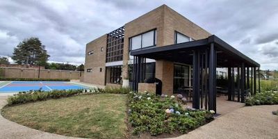 Excelente iluminación natural, para estrenar ,rodeado de naturaleza ,zona muy tranquila y segura ,zonas comunes como cancha múltiple, BBQ  ,gimnasio zona abierta ,vigilancia 24-7.