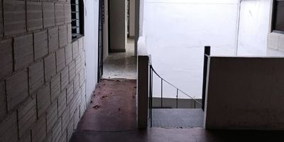 CASA CHAGUALO

8 alcobas, 8 baños, cocina sencilla, zona de ropas, sala y comedor independientes, patio y cuarto util.