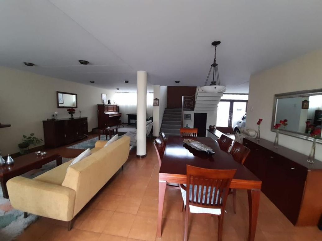Casa de 5 alcobas en venta en Santa Barbara Oriental, Bogotá, 268 m² · foto 3 de 20