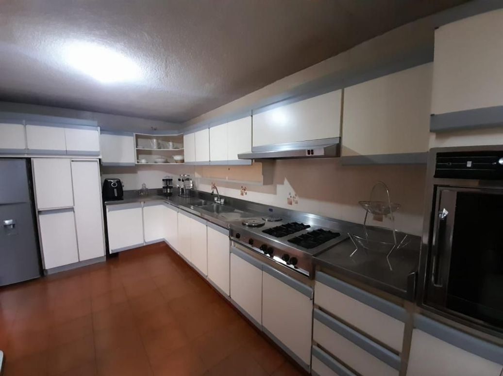Casa de 5 alcobas en venta en Santa Barbara Oriental, Bogotá, 268 m² · foto 13 de 20