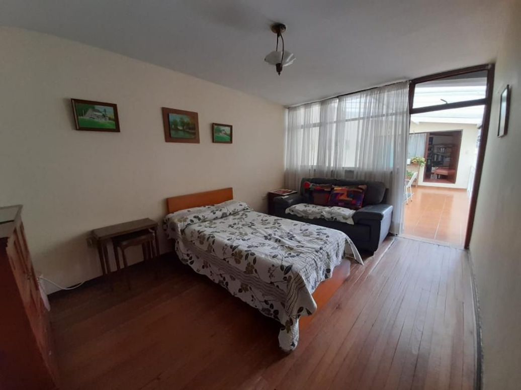 Casa de 5 alcobas en venta en Santa Barbara Oriental, Bogotá, 268 m² · foto 4 de 20