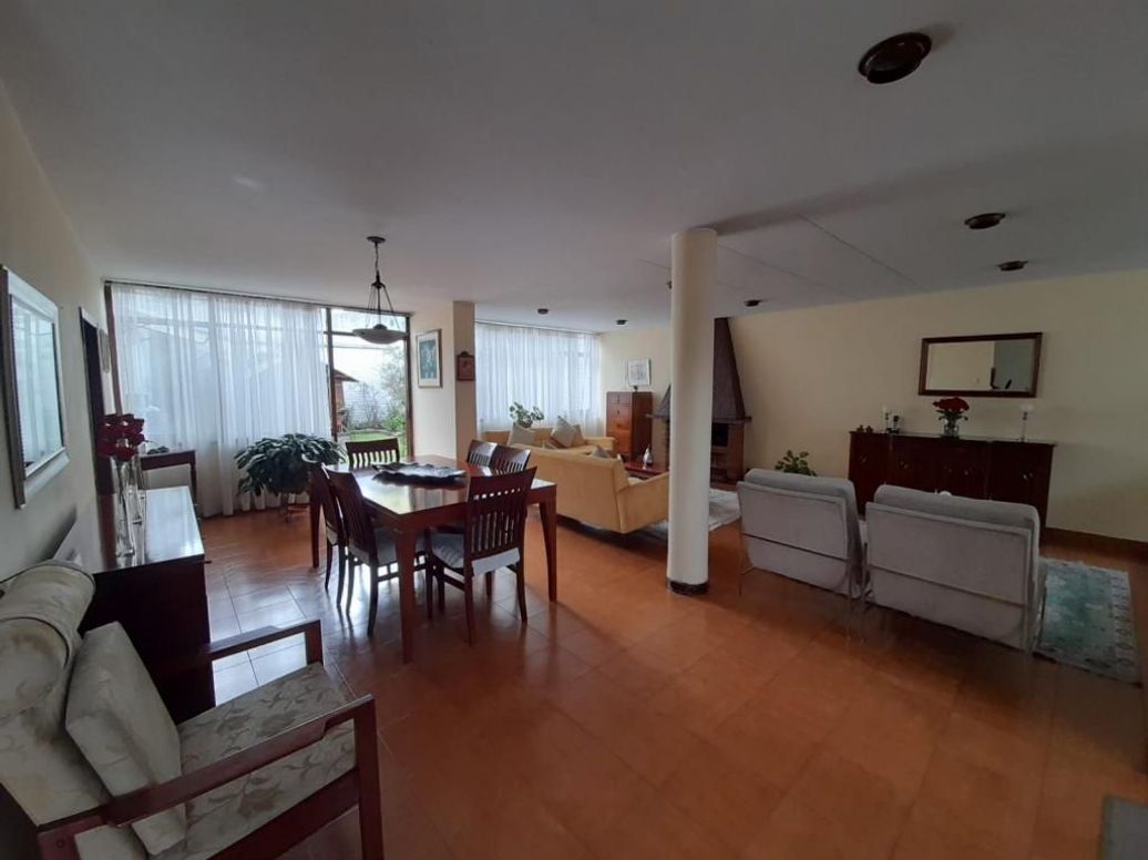Casa de 5 alcobas en venta en Santa Barbara Oriental, Bogotá, 268 m² · foto 2 de 20