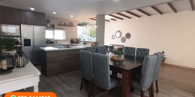 Casa en VENTA de 3 habitaciones, 4 baños, cocina integral (equipos alta gama)sala de tv, zona de despensa, zona de ropas, cuarto útil, habitación en primer piso con baño. Área social con jardin y pergola con bbq y cocineta. COMODIDADES DE LA URBANIZACIÓN gimnasio, turco, sauna, salon social, cancha sintetica, sendero, parqueadero de vistantes.