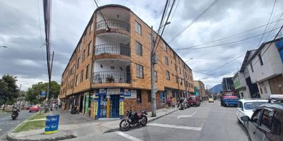 APARTAMENTO AMPLIO EN UN CUARTO PISO CON VISTA Y BUENA ILUMUNACION DE 72 Mts CON 3 HABITACIONES COMODAS CON PISO EN MADERA LAMINADA,Y TODAS CON CLOSET, 1 ESTUDIO, 2 BAÑOS SALA Y COMEDOR INDEPENDIENTES,COCINA INTEGRAL Y ZONA DE LAVANDERIA,EL CONJUNTO TIENE ZONA INFANTIL, SALON COMUNAL, VIGILANCIA LAS 24 HORAS Y EXCELENTES VIAS DE ACCESO A TODOS LOS LUGARES.