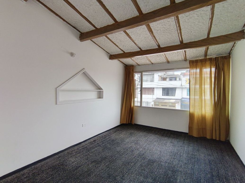 Casa de 6 alcobas en venta en San José Del Prado, Bogotá, 230 m² · foto 19 de 20