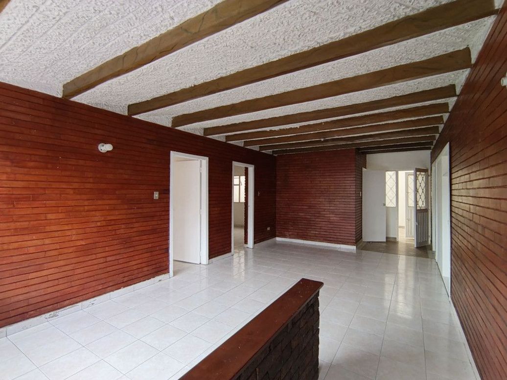 Casa de 6 alcobas en venta en San José Del Prado, Bogotá, 230 m² · foto 2 de 20