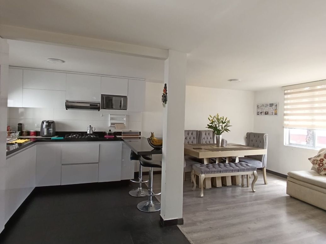 Casa de 6 alcobas en venta en Santa Maria, Bogotá, 258 m² · foto 3 de 15