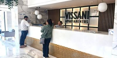 ARRIENDO APARTAESTUDIO, 33 mts, mono ambiente, segundo piso, un solo espacio, blackout, mueble escritorio, cocina integral, Vestier, baño con división en vidrio templado, calentador caldera, zona de lavandería independiente, deposito. El Conjunto está ubicado en un sector muy central de  Ciudad, Salitre, y cuenta con excelentes vías de acceso como la calle 26, avenida La Esperanza, La Boyacá, La avenida 68 y la calle 13. El Conjunto cuenta  con espacios recreativos como spa, teatrino, salón infantil, cancha de squash, salón social, zona de juegos y gimnasio, además de coworking, centro de negocios, lobby. Muy cerca de centros comerciales como Plaza de las Américas, Salitre Plaza, Gran Estación, Outlet de las Américas. Centros educativos, centros médicos y centros culturales. Y por supuesto, cerca del Aeropuerto Internacional El Dorado y la terminal de transporte de Bogotá. CITA PREVIA.
