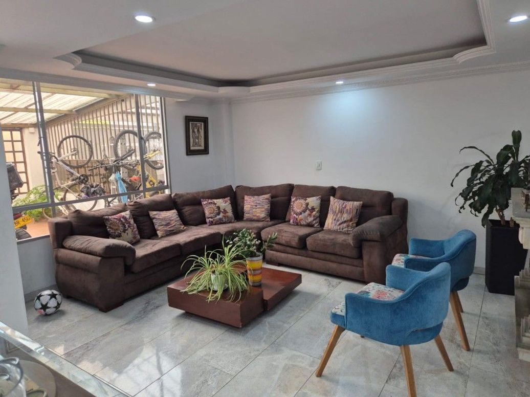 Casa de 5 alcobas en venta en Santa Cecilia, Bogotá, 240 m² · foto 2 de 20