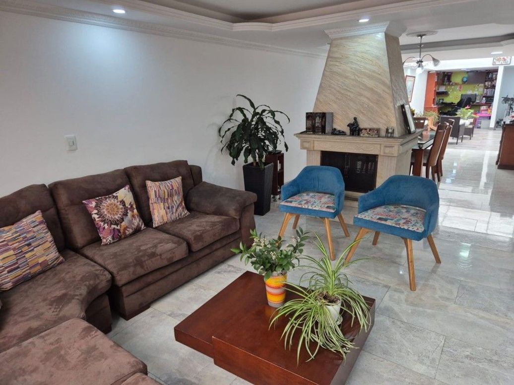 Casa de 5 alcobas en venta en Santa Cecilia, Bogotá, 240 m² · foto 3 de 20