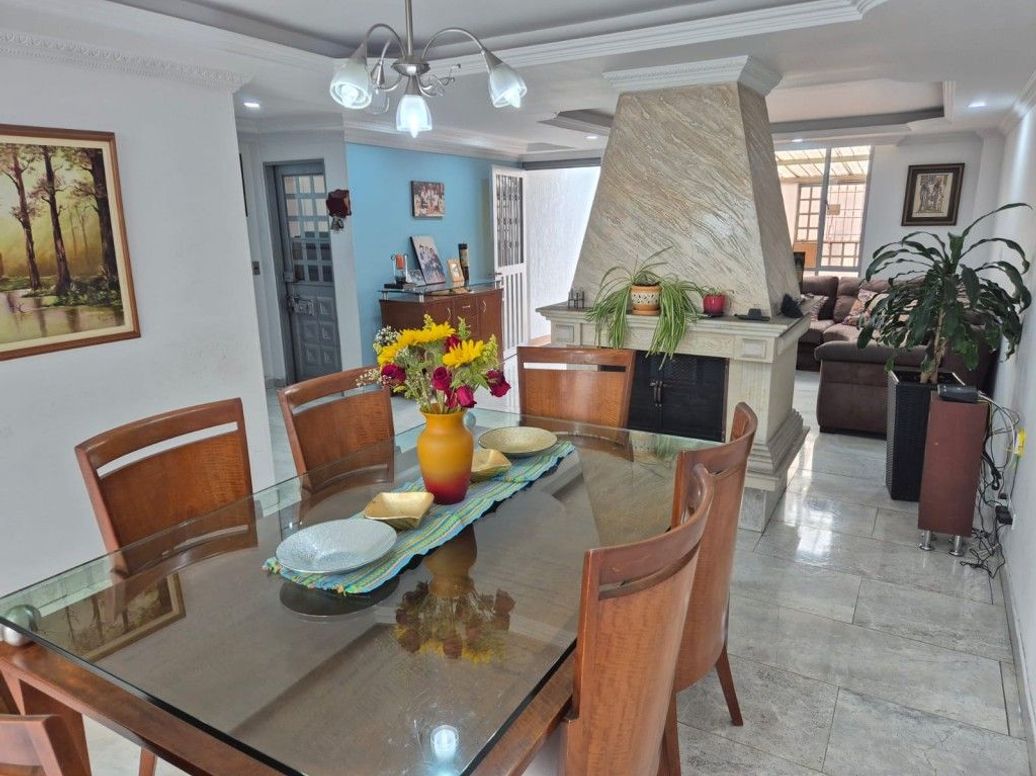 Casa de 5 alcobas en venta en Santa Cecilia, Bogotá, 240 m² · foto 4 de 20