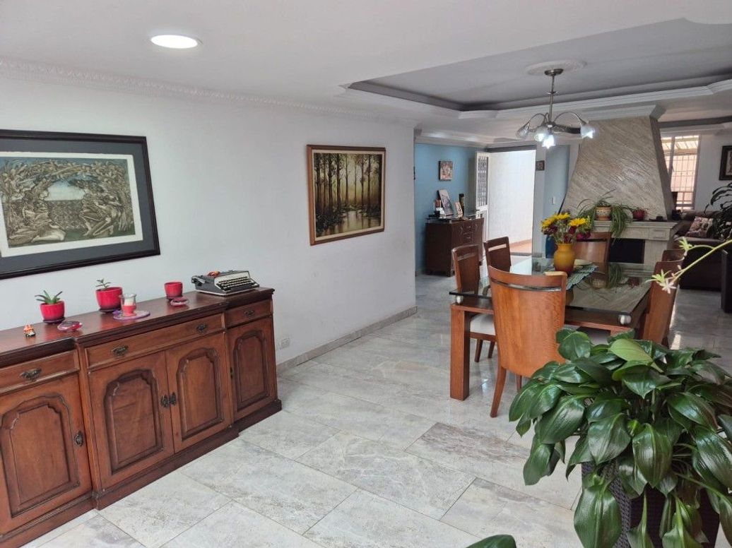 Casa de 5 alcobas en venta en Santa Cecilia, Bogotá, 240 m² · foto 5 de 20