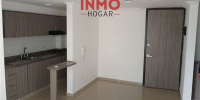 ? Apartamento en venta – Dosquebradas

InmoHogar tiene para ti este espacioso apartamento de 68 m², ubicado en el primer piso de un conjunto residencial que combina comodidad, seguridad y amplias zonas sociales para toda la familia.

? Distribución interna:


 
 3 habitaciones (una con escritorio y otra con mobiliario incluido)
 
 
 2 baños completos
 
 
 Sala y comedor independientes
 
 
 Estudio / biblioteca
 
 
 Cocina funcional y zona de ropas
 
 
 Parqueadero privado descubierto
 


✨ Amenidades del conjunto:


 
 Piscina para adultos y niños
 
 
 Jacuzzi y sauna
 
 
 Gimnasio equipado
 
 
 Cancha múltiple y cancha sintética de fútbol
 
 
 Senderos para bicicleta
 
 
 Parque infantil
 
 
 Salón social para reuniones
 


? Ubicación privilegiada: Cerca de supermercados, droguerías, zona comercial, centros comerciales y con acceso rápido a las principales vías de Dosquebradas.

? Una oportunidad ideal tanto para vivir como para invertir en un sector de alta valorización.

? Contáctanos en InmoHogar!
