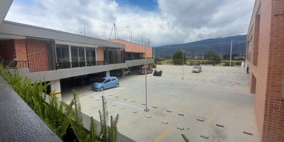 Vendo Apartamento en un excelente sector de chia . buena ubicacion ,  dos alcobas con closet, sala comedor, cocina integral. 
Totalmente nuevo, con acabados de ultima generación, para estrenar, iluminado, ideal para vivir fuera de Bogotá, apartamento club house, a media  cuadra de la variante chia cerca a zona de restaurantes, zonas verdes.
¡Agenda tu cita!