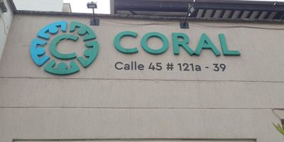 Descubre la elegancia y comodidad en este encantador apartamento ubicado en el nuevo sur de Cali totalmente amoblado!. Con 2 habitaciones y 2 baños, este espacio ofrece la privacidad y funcionalidad que buscas. Con 53 metros cuadrados, cada rincón ha sido cuidadosamente diseñado para brindarte confort y estilo. Además, cuenta con 1 parqueadero para tu conveniencia y balcón,  No pierdas la oportunidad de hacer de este lugar tu nuevo hogar. ¡Contáctanos para más información!