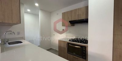 Arriendo Apartamento de 65 mt² en unidad cerrada en Rionegro, sector ojo de agua, 3 alcobas, 2 baños, 3 closets, sala comedor, cocina integral, horno, red de gas, zona de ropas, balcón, parqueadero, ascensor, la unidad contara con gimnasio, juegos infantiles, zona de mascotas, piscina adultos y niños climatizada, carril de nado cubierto, sauna, salón VIP, salón social, área de picnic, turco, cancha múltiple. Arrienda Activos y Bienes, Inmobiliaria experta en administración, arrendamiento y venta apartamentos, casas, locales, bodegas y oficinas en el Oriente Antioqueño, Medellín y toda el área Metropolitana.