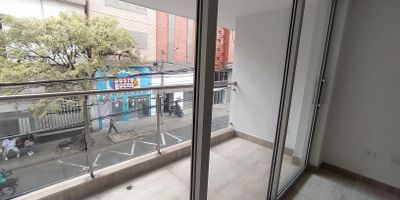 Se arrienda oficina en Sabaneta para estrenar,excelente ubicacion cerca al parque, videoportero,alarma de incendio, detector de humo segundo piso, rutas de transporte.bano privado, gas natural, piso en porcelanato, ascensor, citofono, cerca al centro administrativo CAM, Aves maria y entidades bancarias