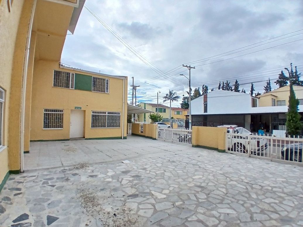 Casa de 10 alcobas en venta en Arborizadora Alta, Bogotá, 880 m² · foto 8 de 18