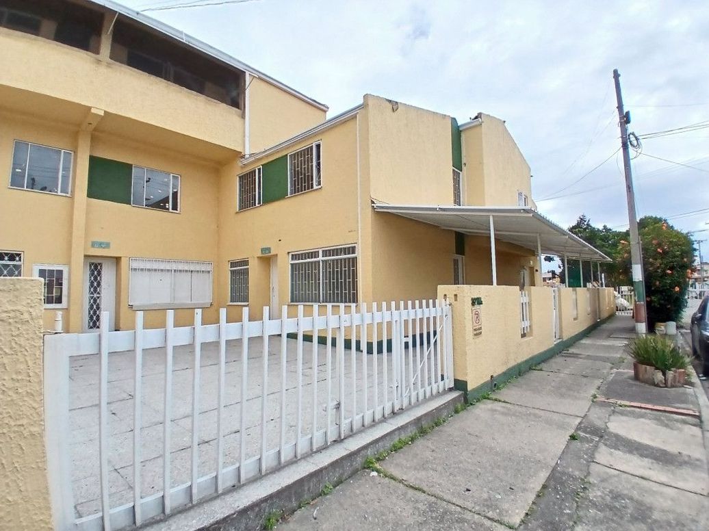 Casa de 10 alcobas en venta en Arborizadora Alta, Bogotá, 880 m² · foto 17 de 18
