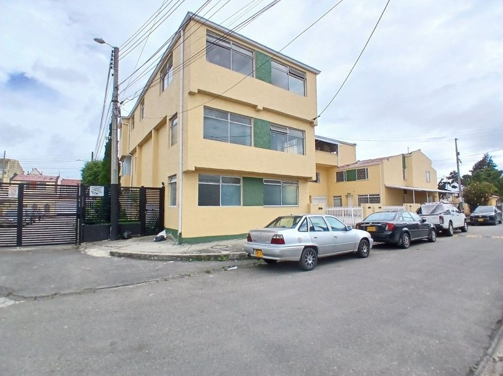 Casa de 10 alcobas en venta en Arborizadora Alta, Bogotá, 880 m² · foto 13 de 18