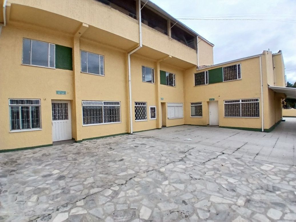 Casa de 10 alcobas en venta en Arborizadora Alta, Bogotá, 880 m² · foto 2 de 18