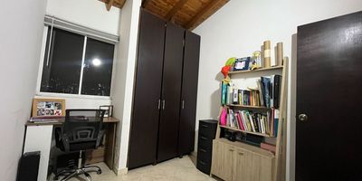 Envigado: un municipio que combina lo mejor de la tradición paisa con la modernidad.
Conocido por su ambiente tranquilo, su deliciosa gastronomía típica , sus calles llenas de vida y su cercanía a Medellín , Envigado se ha convertido en uno de los lugares más deseados para vivir e invertir.

Aquí encuentras desde parques tradicionales y barrios llenos de historia, hasta nuevos desarrollos urbanísticos, centros comerciales y una gran oferta cultural .

¿Buscas calidad de vida y conexión con la esencia paisa? 
 Envigado es la respuesta.

#Envigado #Antioquia #VidaPaisa #Inmobiliaria #Colombia