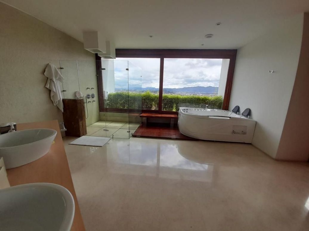 Casa de 5 alcobas en venta en Suba Naranjos, Bogotá, 937 m² · foto 6 de 20