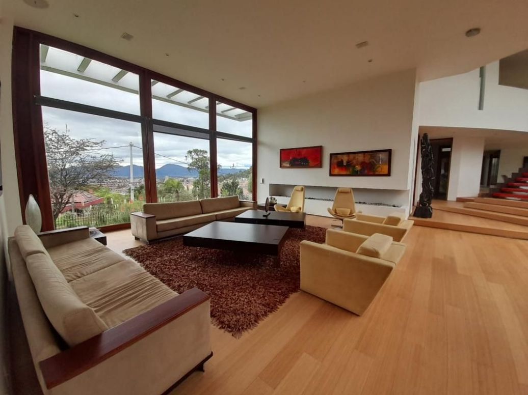 Casa de 5 alcobas en venta en Suba Naranjos, Bogotá, 937 m² · foto 3 de 20