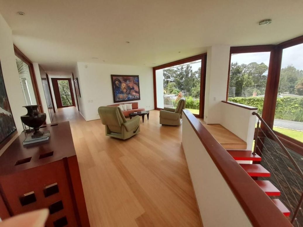 Casa de 5 alcobas en venta en Suba Naranjos, Bogotá, 937 m² · foto 8 de 20