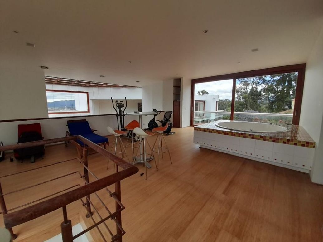 Casa de 5 alcobas en venta en Suba Naranjos, Bogotá, 937 m² · foto 15 de 20