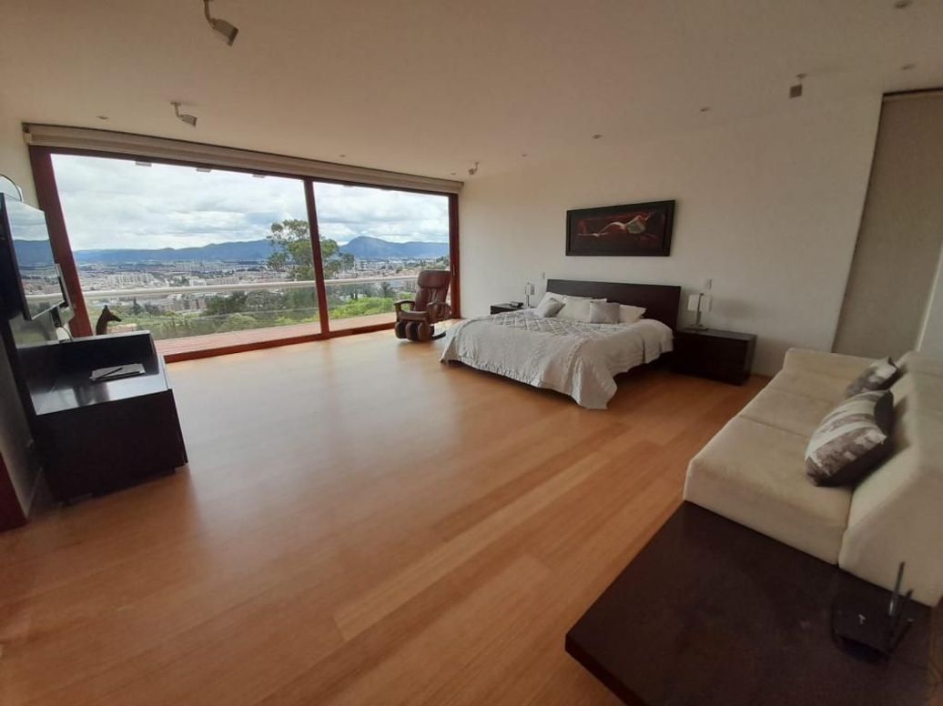 Casa de 5 alcobas en venta en Suba Naranjos, Bogotá, 937 m² · foto 4 de 20