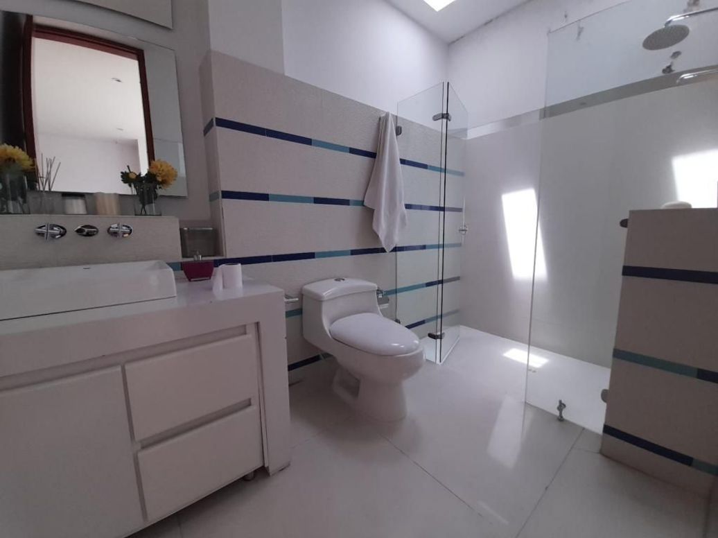 Casa de 5 alcobas en venta en Suba Naranjos, Bogotá, 937 m² · foto 9 de 20