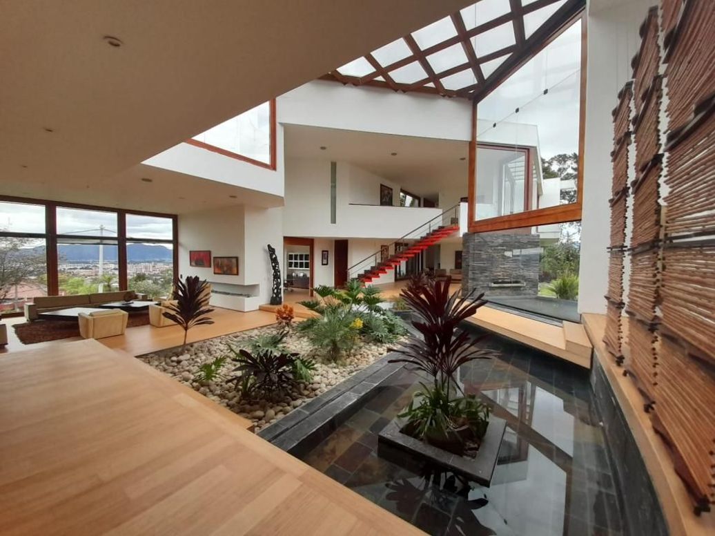 Casa de 5 alcobas en venta en Suba Naranjos, Bogotá, 937 m² · foto 2 de 20