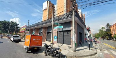 Local para arriendo en el sector de los etadio donde eran los mariachis,, el local cuenta con 1 bano, alto flujo peatonal y vehicular,transporte publico y vias principales perfecto para el crecimiento de tu negocio, este local se encuentra cerca al estadio en la carrera 70  con la avenida colombia, a transporte publico y vias principales
